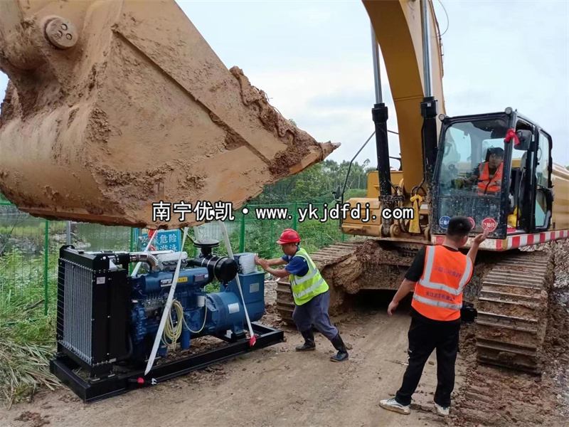 2023年8月10日，150kw濰坊雷納發(fā)電機組欽州項目到貨現(xiàn)場