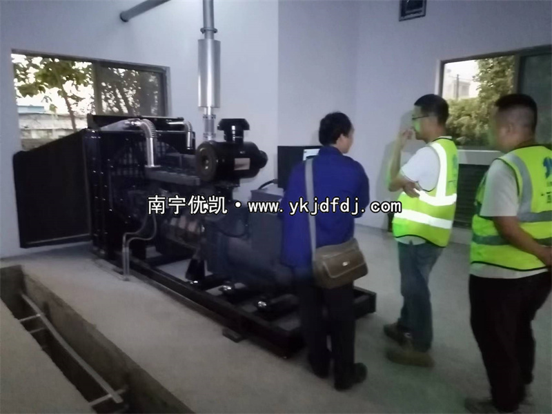 2023年11月28日，欽州項目250kw上柴發(fā)電機組到貨安裝調試