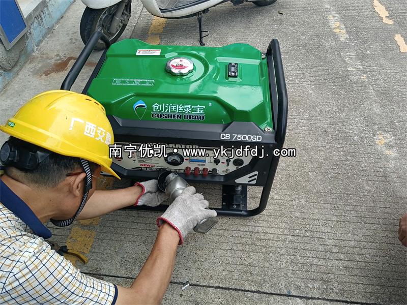 2024年5月5日，客戶(hù)到店自提一臺(tái)7kw等功率汽油發(fā)電機(jī)