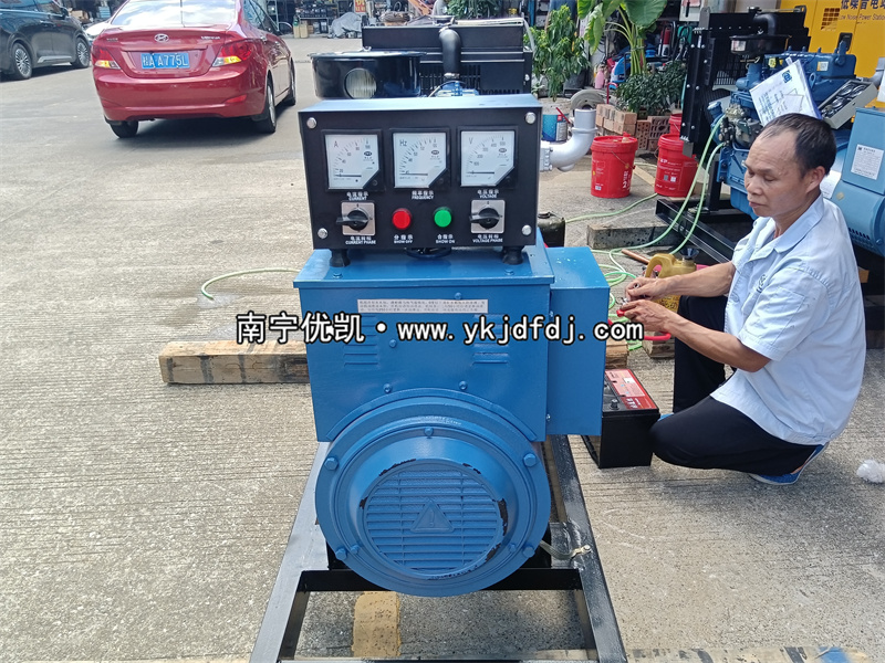 2024年7月25日，客戶(hù)到店自提30KW柴油發(fā)電機(jī)組