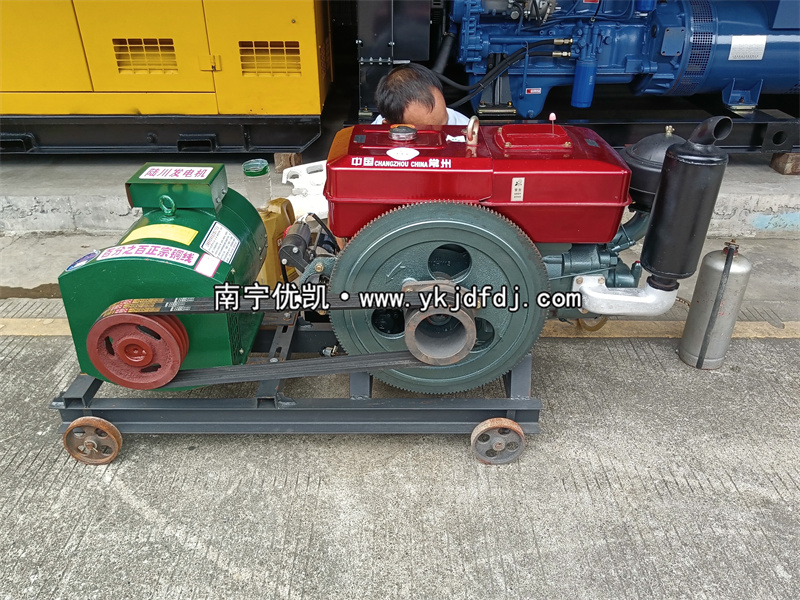 2024年7月28日，客戶(hù)到店自提15kw單缸柴油發(fā)電機(jī)組