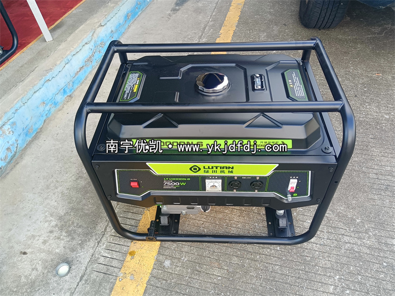 2024年8月8日，客戶(hù)到店自提7.5KW汽油發(fā)電機(jī)組