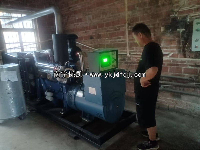 2025年6月16日，玉林某中學(xué)項(xiàng)目200kw柴油發(fā)電機(jī)組到貨安裝調(diào)試
