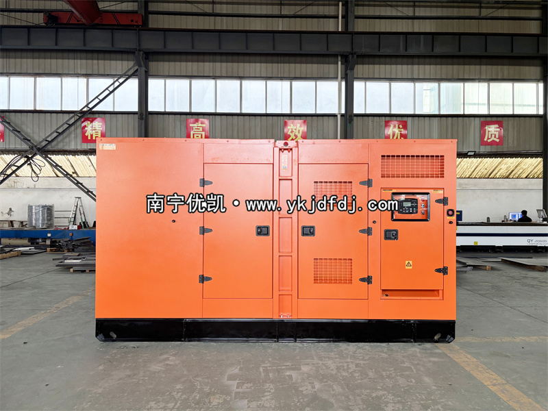 2025年12月10日，400kw玉柴低噪音柴油發(fā)電機組裝車出口國外